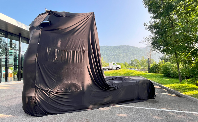 Präsentationshülle für Mercedes-Benz LKW | Cover Company